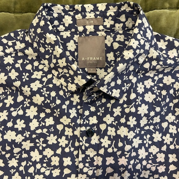 A-Frame Men's Short Sleeve Button Down Hawaiian flowered shirt medium - Picture 5 of 5